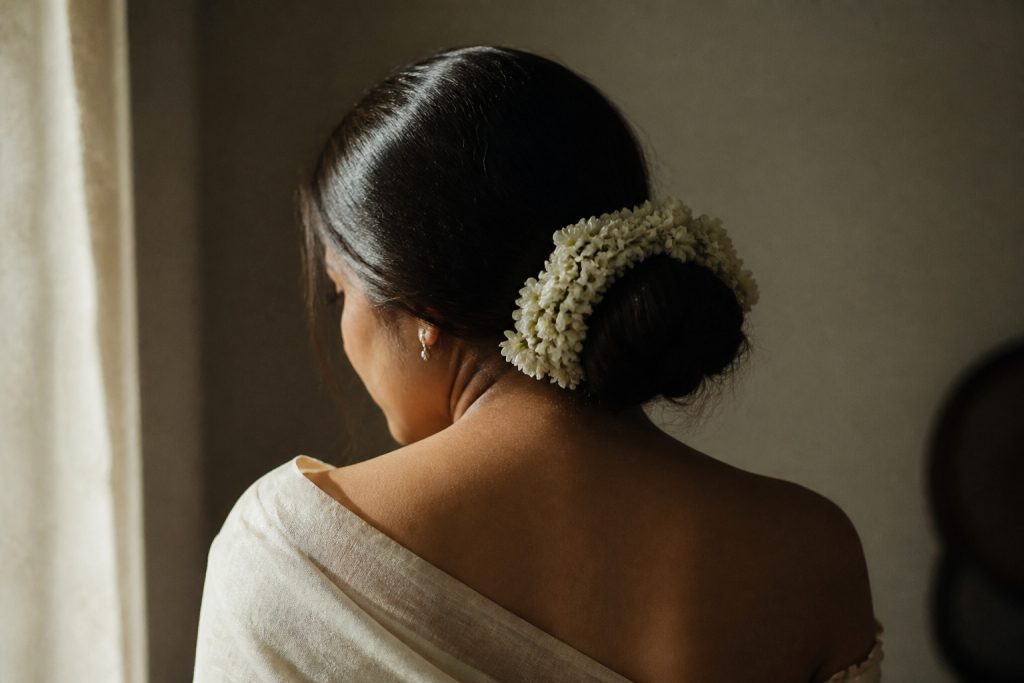 16 Long Hair Indian Bridal Styles With Veil Worthy Drama